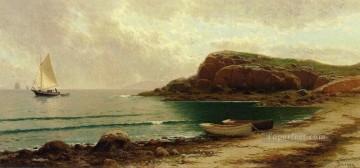 Alfred Thompson Bricher Painting - Paisaje marino con Dories y veleros junto a la playa Alfred Thompson Bricher